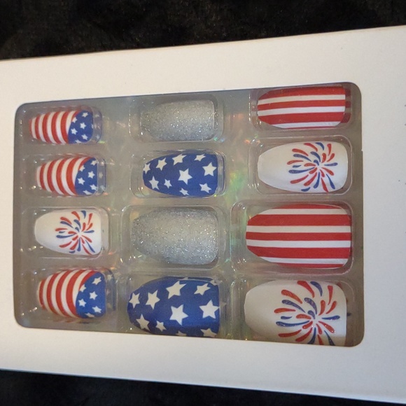 New Red White And Blue 4th July Fake Nails - Picture 2 of 4